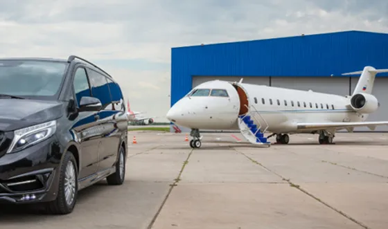 Executive airport limousine services in Bellaire for luxury travel.